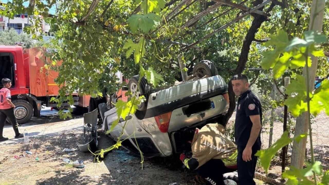 Kırıkhan’da Otomobil Takla Atıp Bahçeye Uçtu (1)