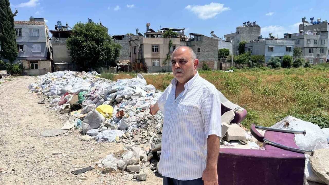 Mahalle Arasında Oluşan Çöp Yığınları Halkı Isyan Ettirdi (2)