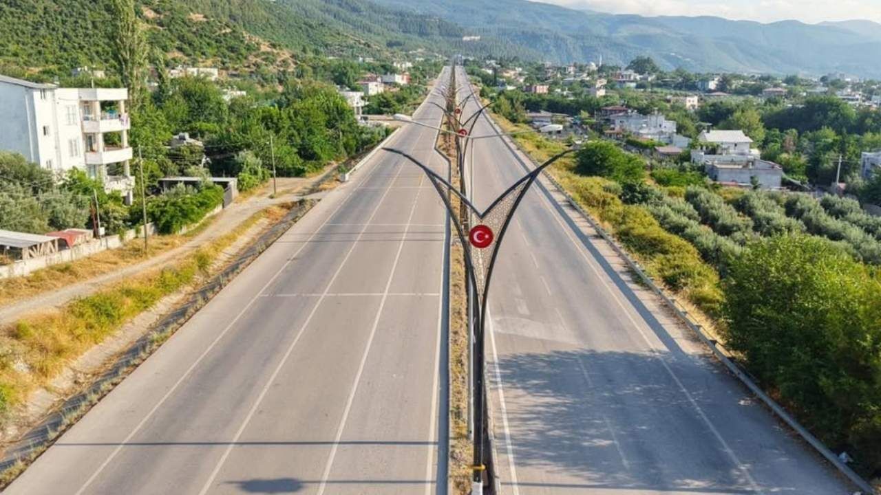 Montajlar Başladı! Osmaniye’ye Tepeden Bakanları Büyüleyecek Manzara (1)