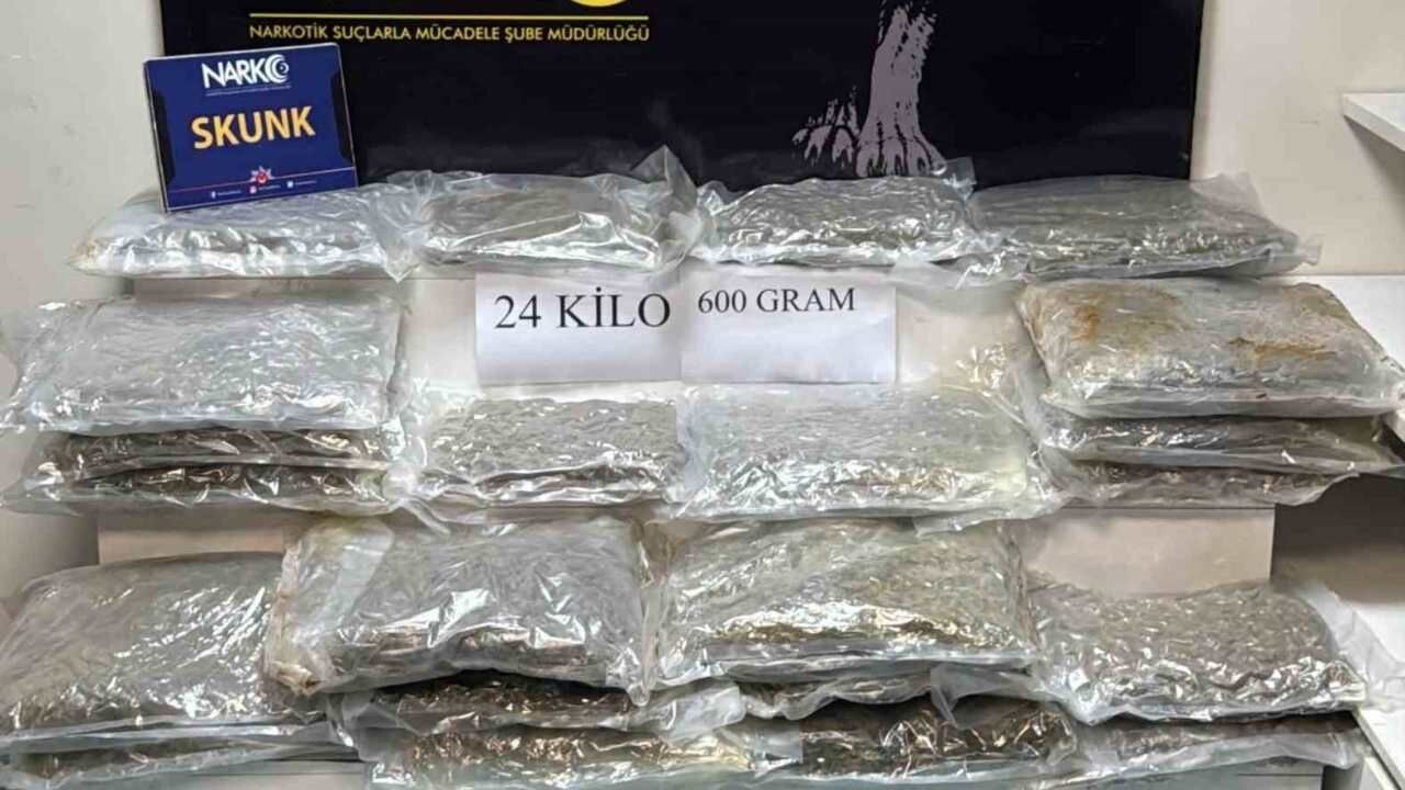 Narkotik Köpeğinin Tepki Verdiği Tırda Arama Gerçekleştirildi (2)