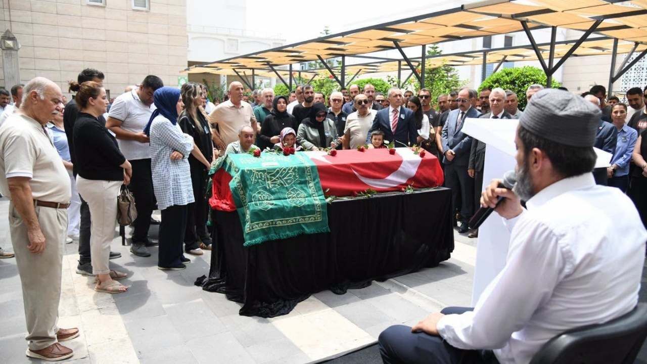 Osmaniye Belediyesi Personeli Ertuğrul Acarsoy Son Yolculuğuna Uğurlandı (2)