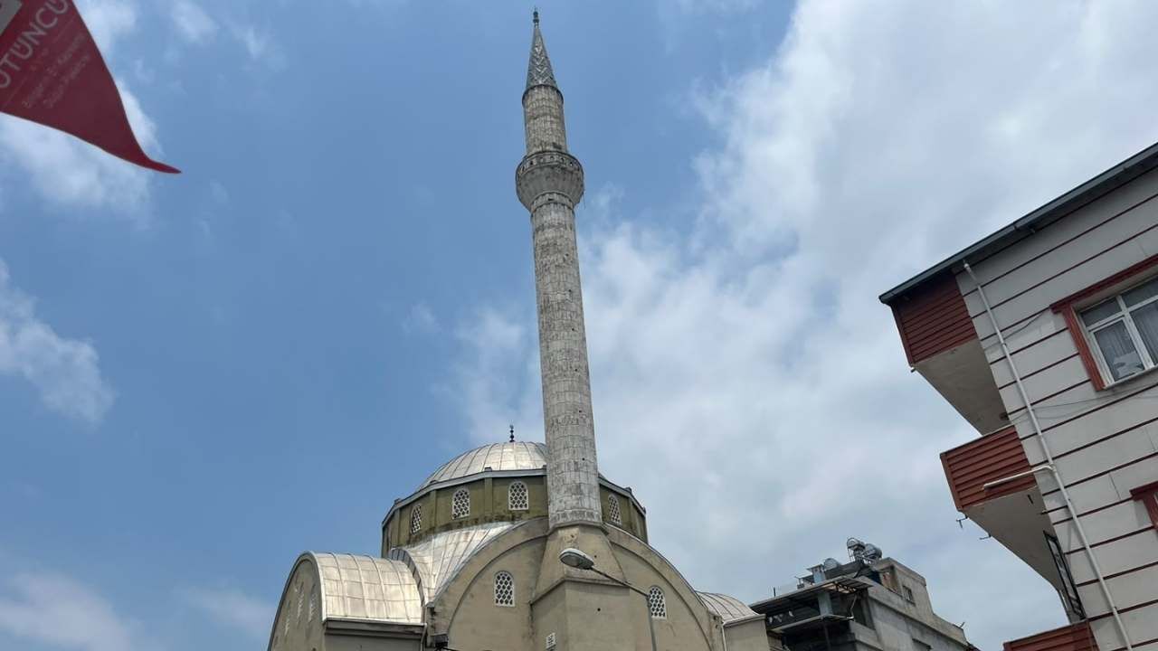 Osmaniye Çarşı Merkezindeki Cami Kaderine Terk Edildi! (2)