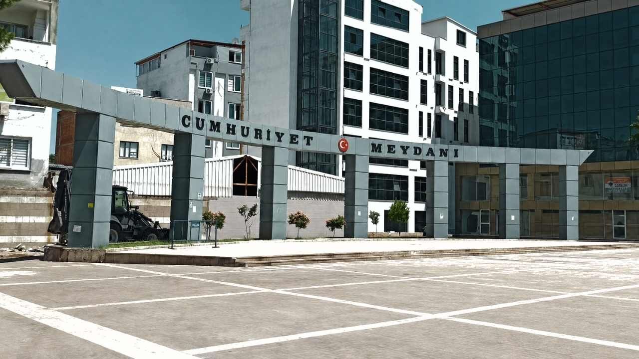 Osmaniye Cumhuriyet Meydanı