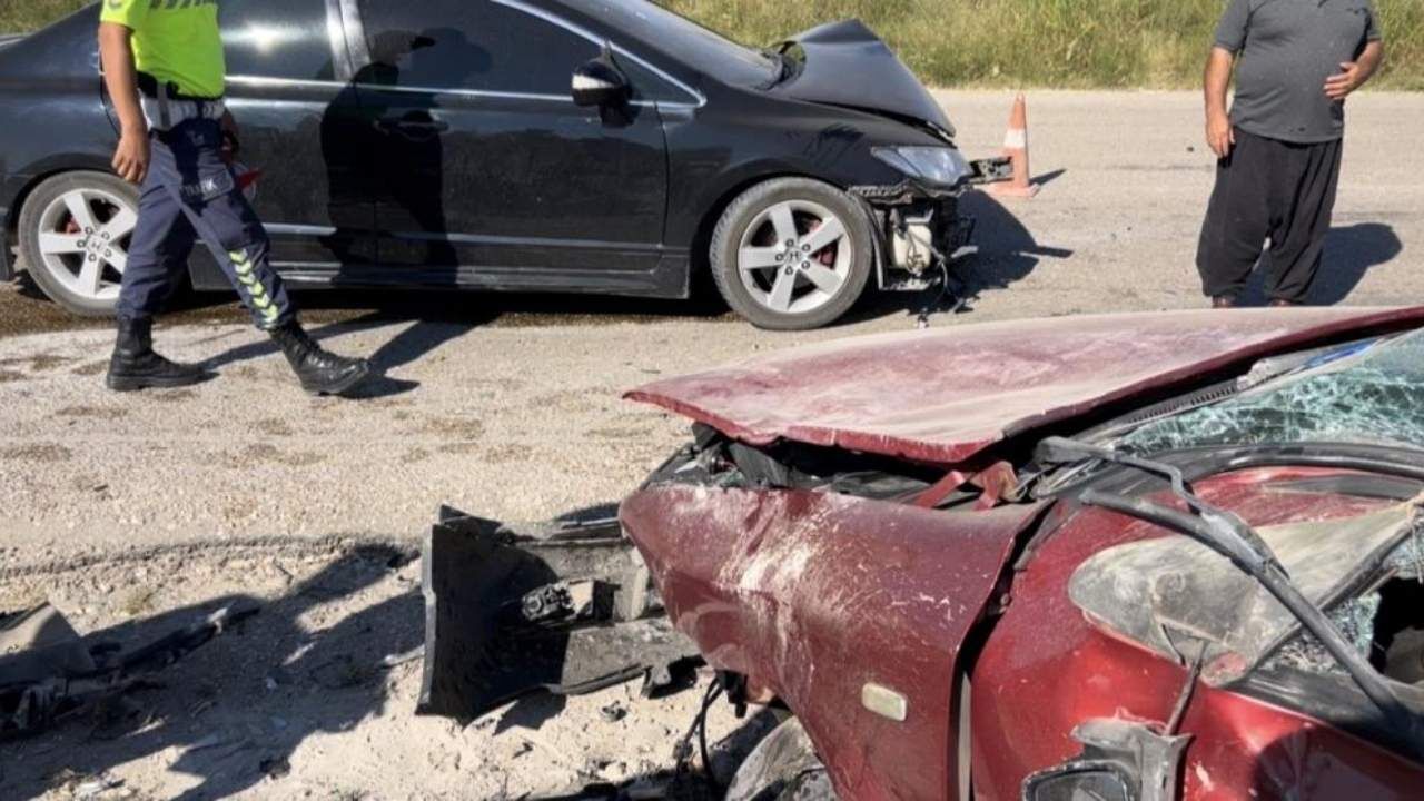 Osmaniye İki Otomobil Çarpıştı, Çok Sayıda Yaralı Var! (1)