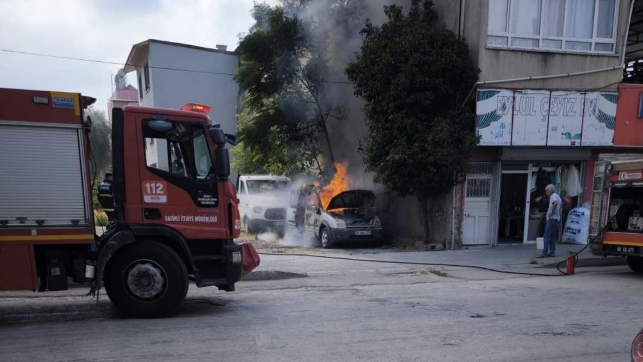 Osmaniye'de Park Halindeki Araçta Yangın Çıktı!