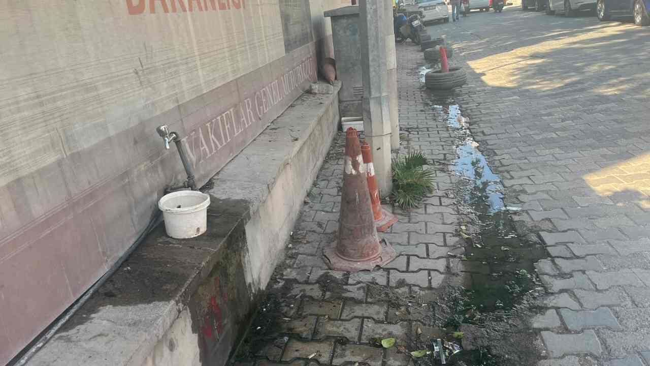 Osmaniye'de Cami Duvarında Göze Batan O Detay! (5)