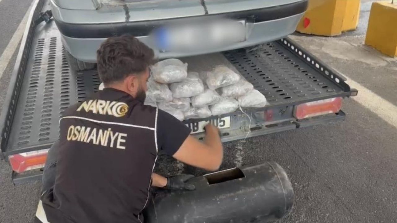 Osmaniye'de Dev Operasyon! Çekici Üzerindeki Araçtan 8.8 Kilo Madde Çıktı!.Jp