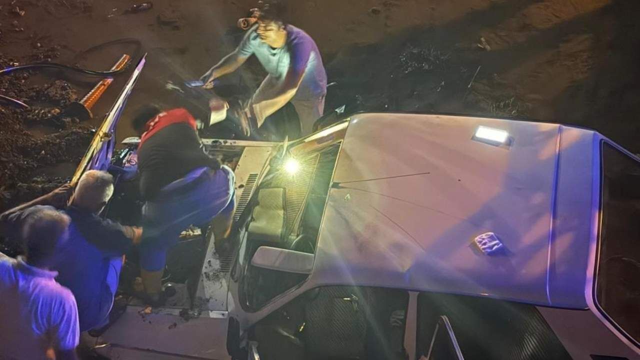 Osmaniye'de Otomobil Kanala Uçtu, Yaralılar Var! (3)