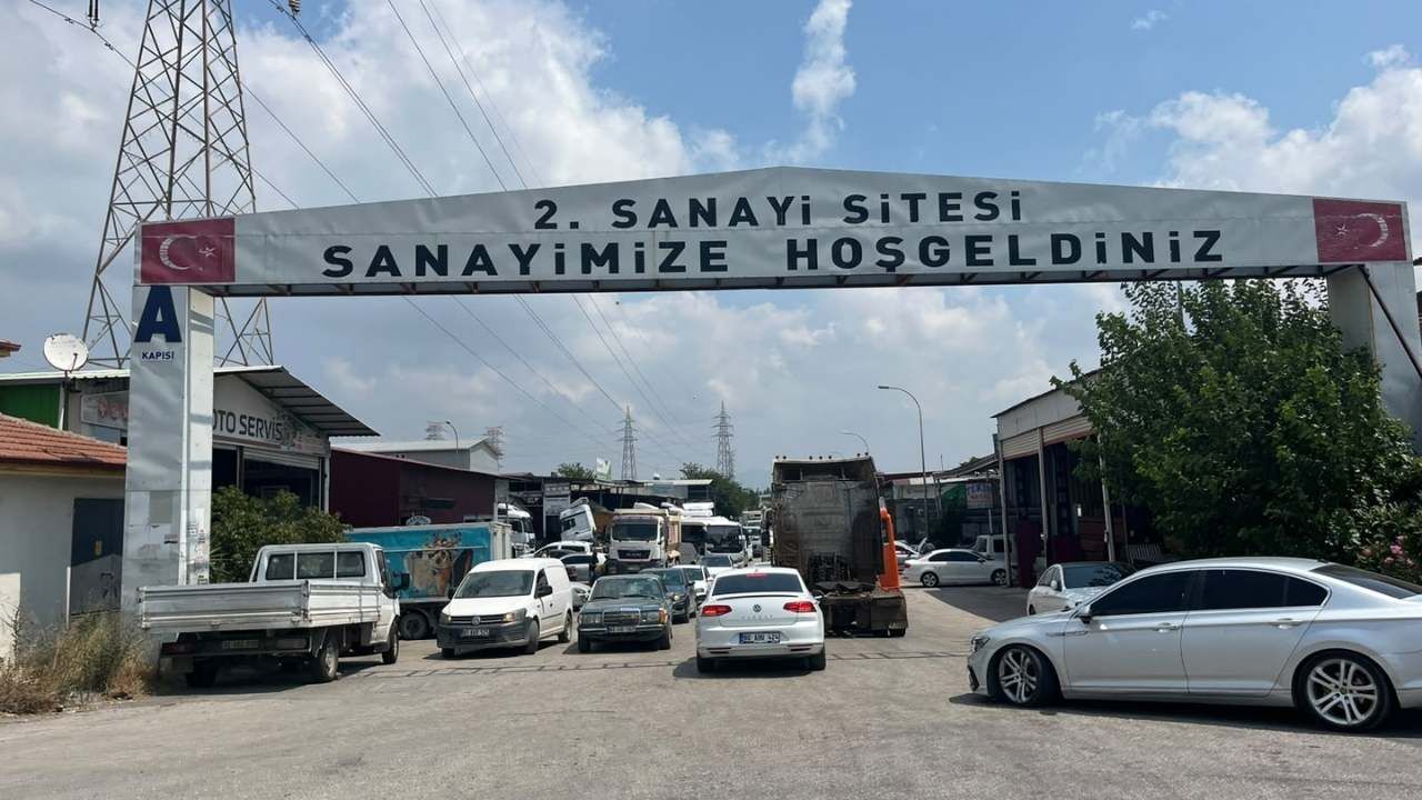 Osmaniye'de Yol Çalışması, Sanayi Sitesi Trafiğini Kilitledi (1)