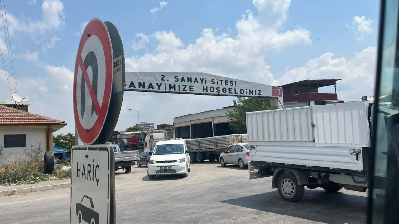 Osmaniye'de Yol Çalışması, Sanayi Sitesi Trafiğini Kilitledi (4)