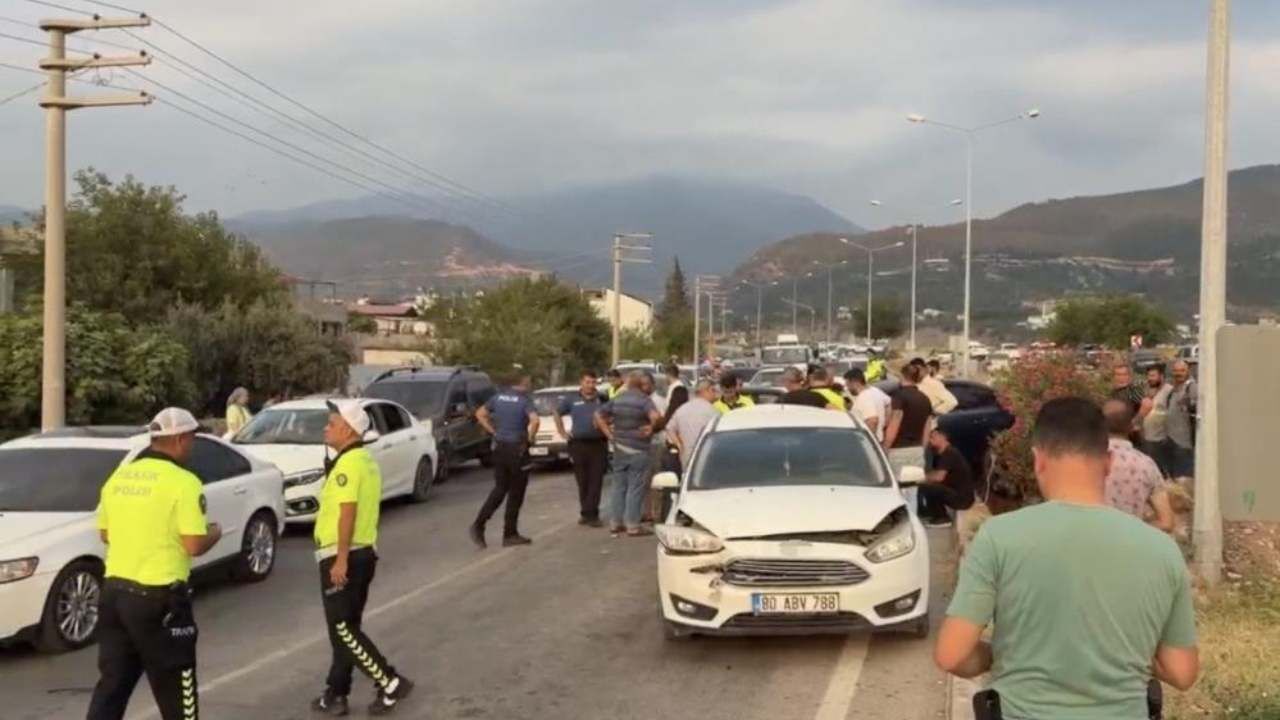 Osmaniye'de Zincirleme Kaza 4 Araç Birbirine Girdi, 2 Yaralı (2)