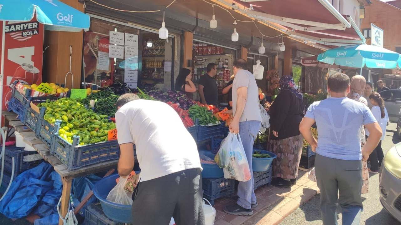Osmaniye'deki Sıcaklık Zorkun Çarşısı'nı Hareketlendirdi (1)