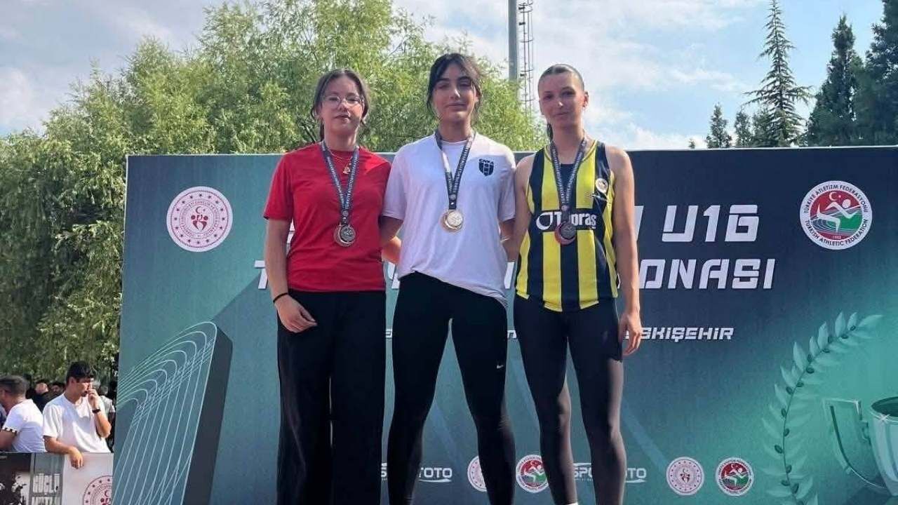 Osmaniyeli Alara Su Yüksel Disk Atmada Türkiye Şampiyonu Oldu (1)