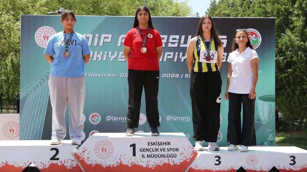 Osmaniyeli Alara Su Yüksel Disk Atmada Türkiye Şampiyonu Oldu (2)