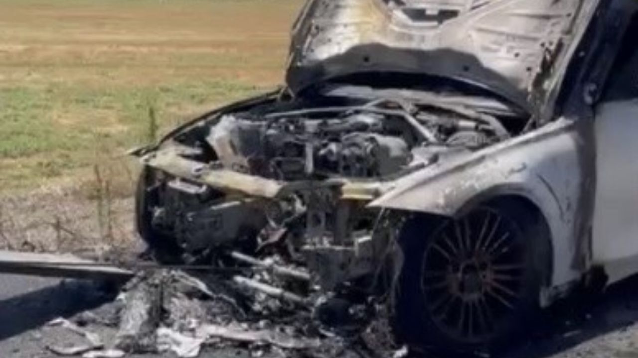 Osmaniye’nin Bahçe İlçesinde Otomobil Alev Alev Yandı (1)