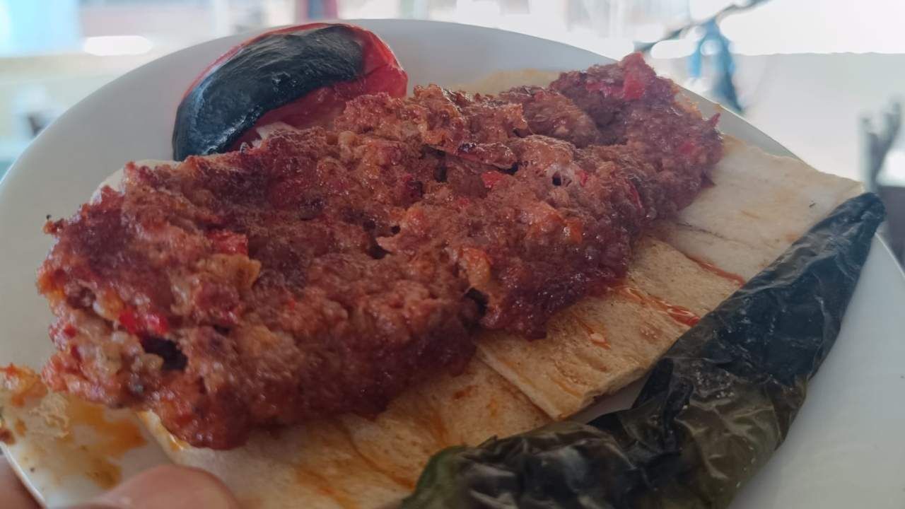 Osmaniye'nin İlk Tescilli Adana Kebapçısı Lezzette Fark Yaratıyor (1)