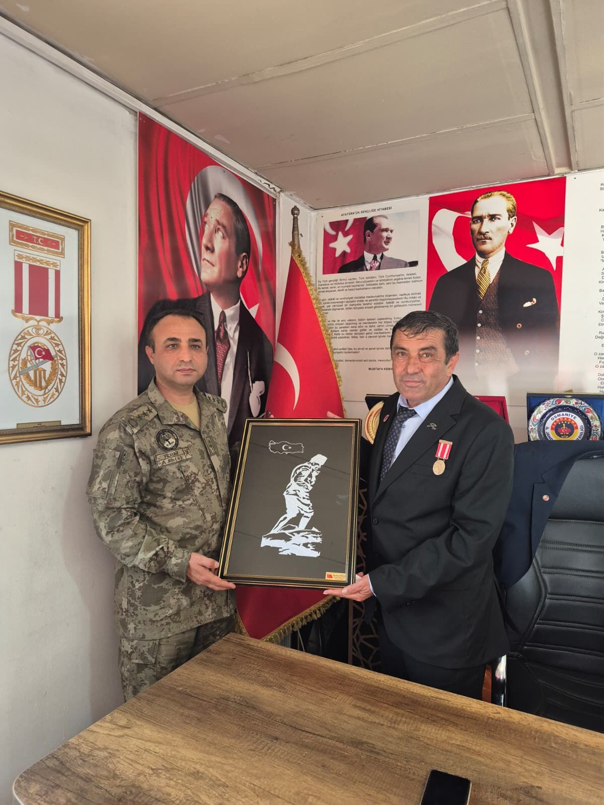 Piyade Komando Albay Hüseyin Yılmaz'dan Şehit Aileleri Ve Gaziler Derneği'ne Veda Ziyareti1