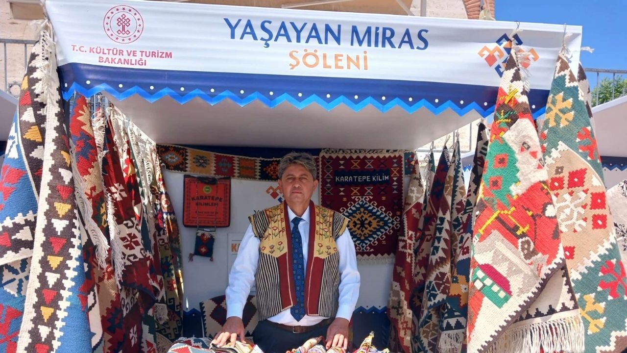 Sivas'ta Kültür Şöleni! Anadolu'nun Dokumacıları Tarihi Kent Meydanı'nda Buluştu (1)