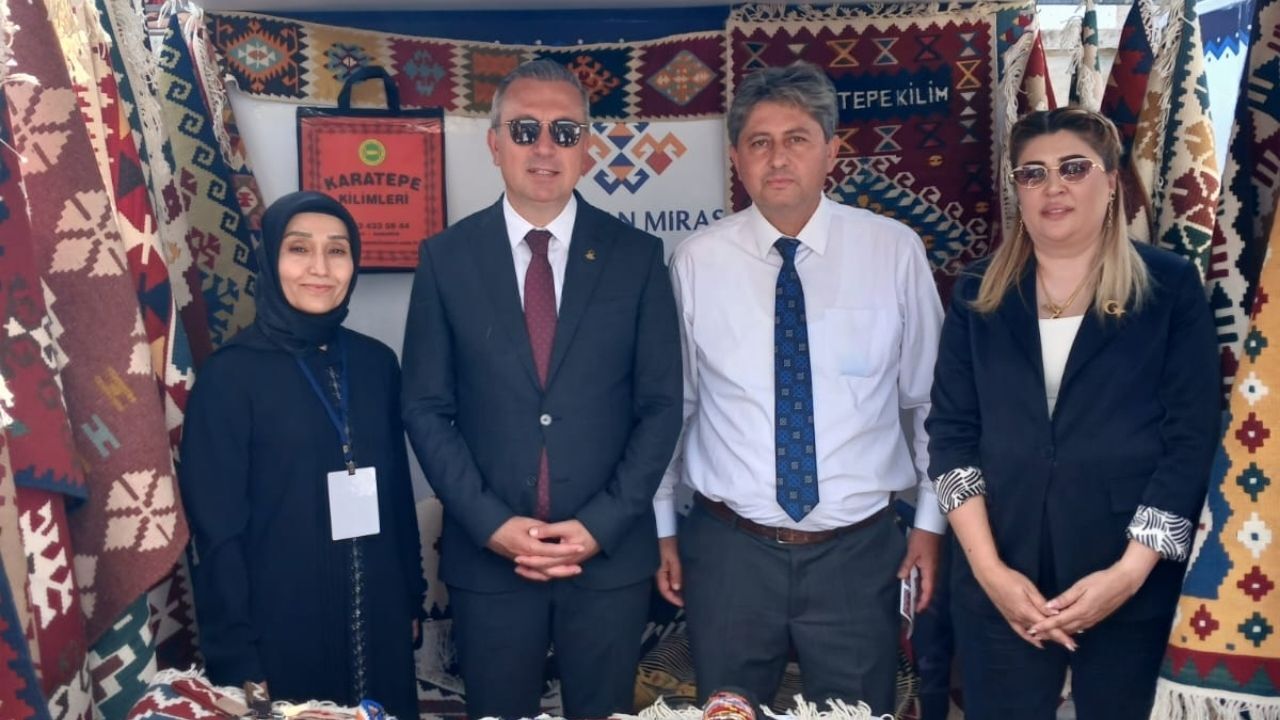 Sivas'ta Kültür Şöleni! Anadolu'nun Dokumacıları Tarihi Kent Meydanı'nda Buluştu (2)