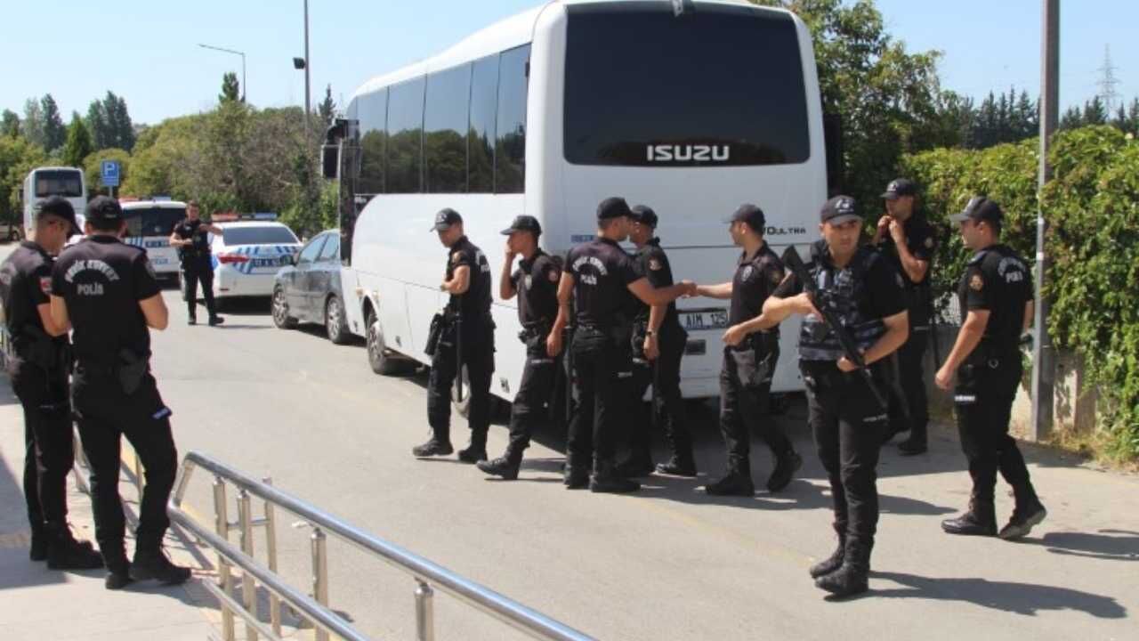 Yüreğir Yavuzlar Mahallesi'nde Silahlı Saldırı Gerçekleşti (2)