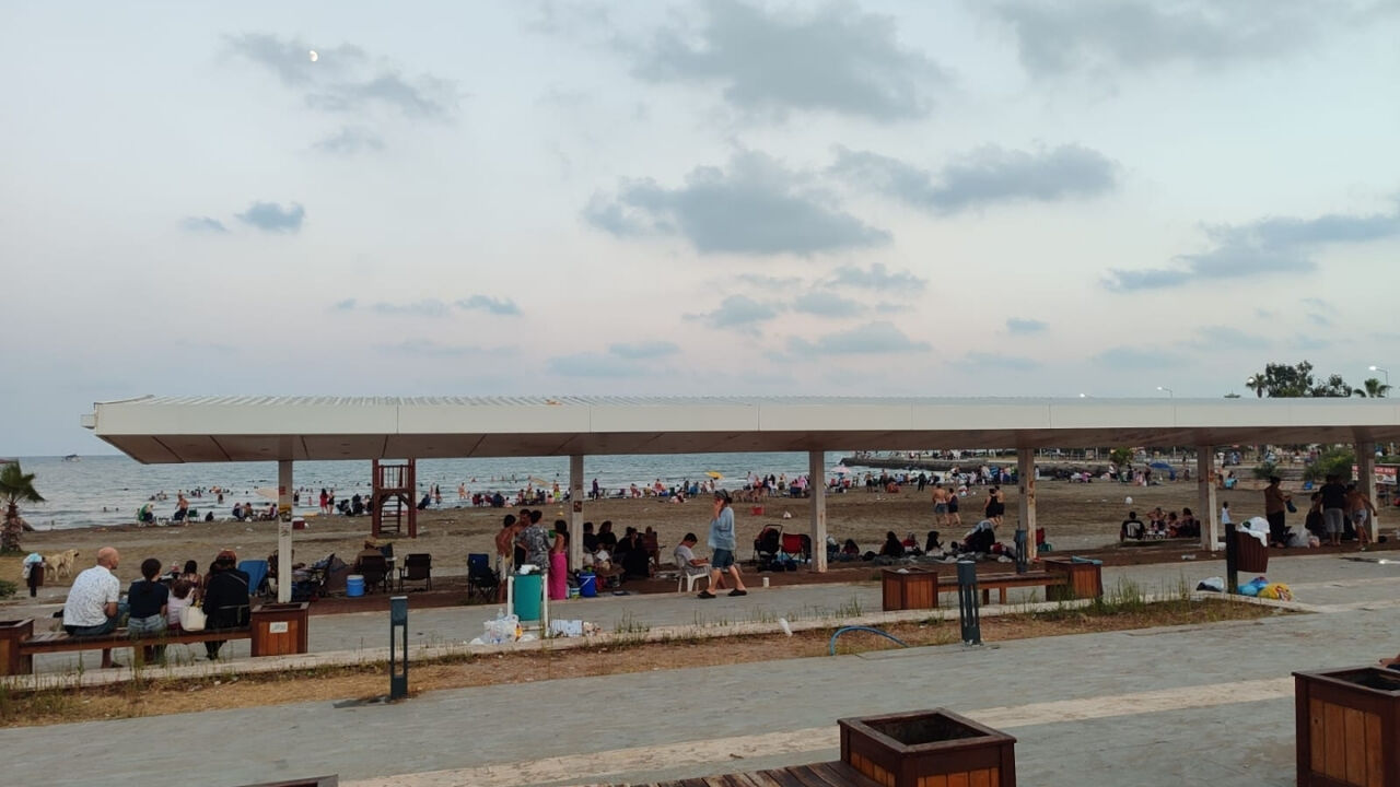 Adana Karataş Sahili Hafta Sonunda Doldu Taştı (2)