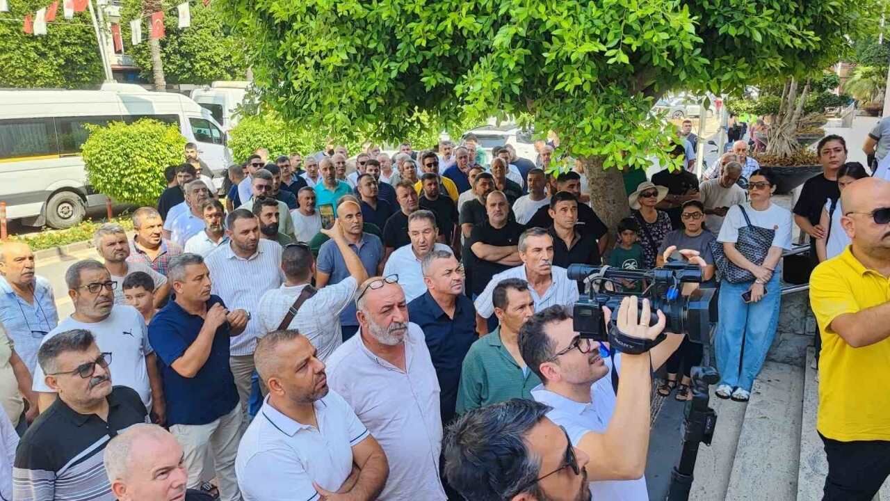 Adana'daki Servisçiler Yeni Plaka Ihalesine Tepki Gösterdi (2)