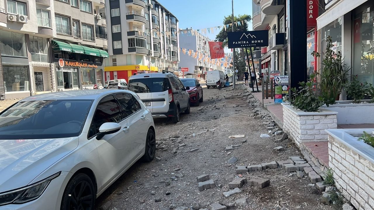 Akyar Caddesi Esnafından Kaldırım Tepkisi (1)