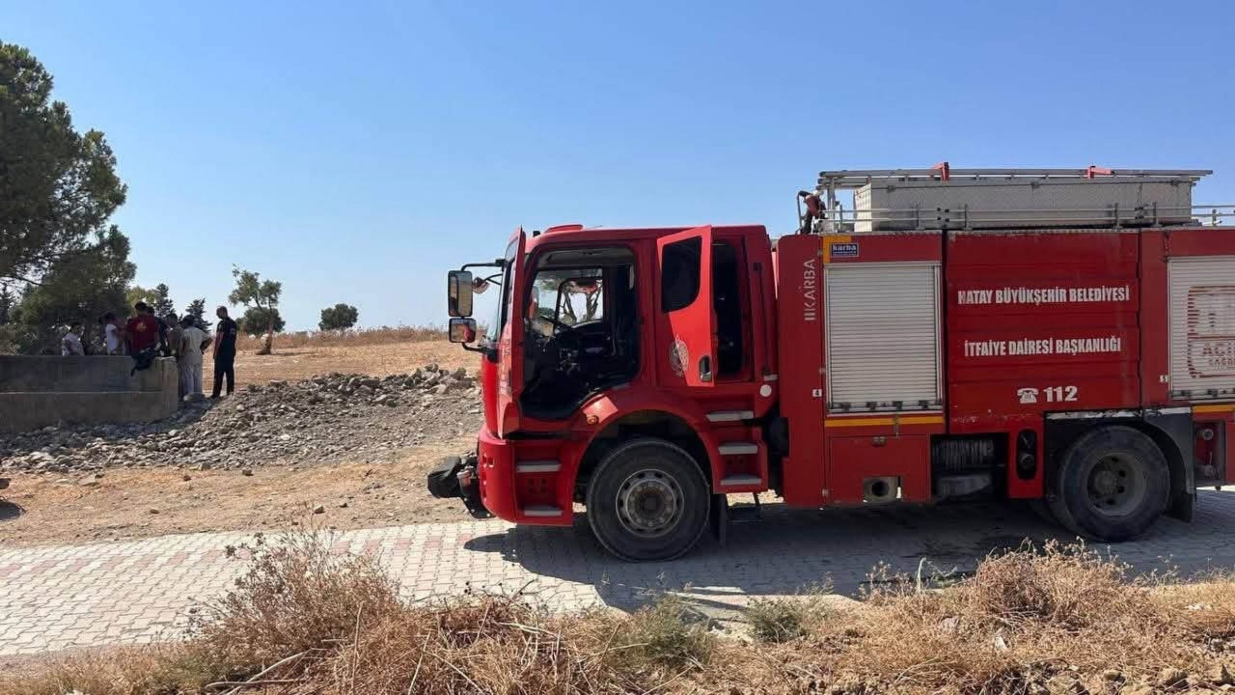 Arsuz'da Sürücü Ağaca Çarparak Kaza Yaptı (2)