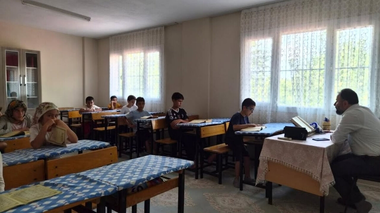 Bahçe'de Yaz Kur'an Kurslarına Müftü Düğer'den Yakın Takip (1)