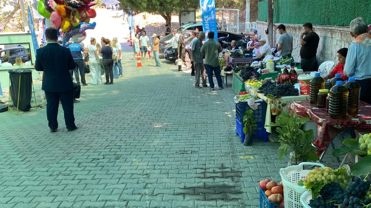 Erdem Çifti İzmir'de Osmaniye'yi Temsil Etti (2)