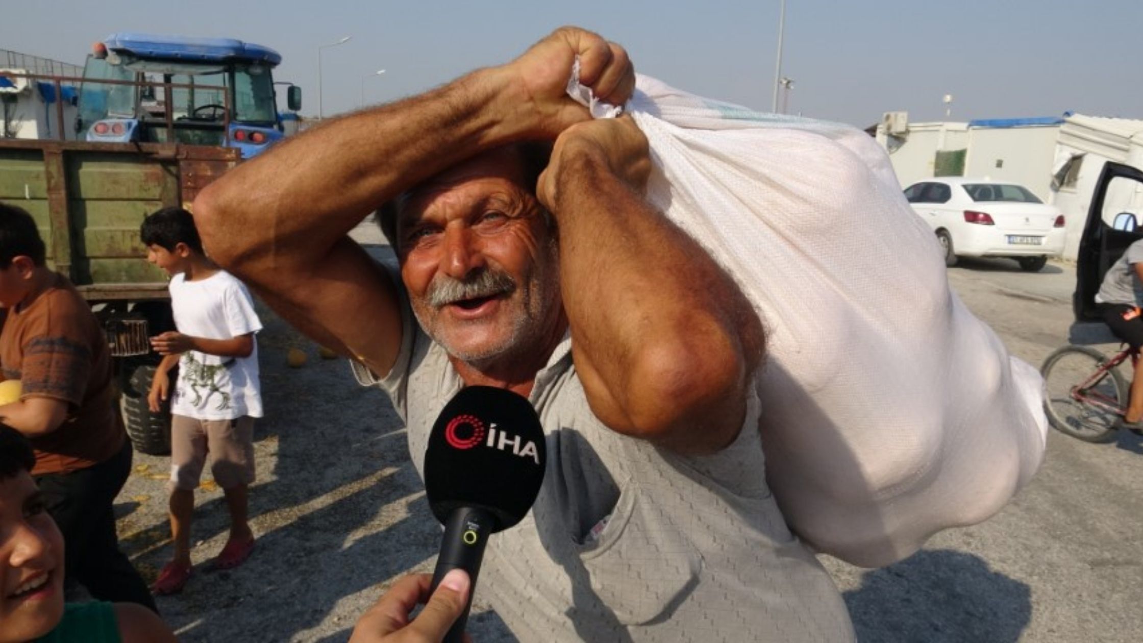 Hataylı Çiftçi 50 Ton Kavunu Bedava Dağıtıyor (2)