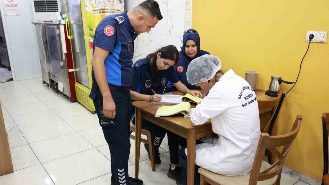 Hbb Zabıta Ekipleri Il Genelindeki Gıda Denetimlerini Gerçekleştirdi (2)