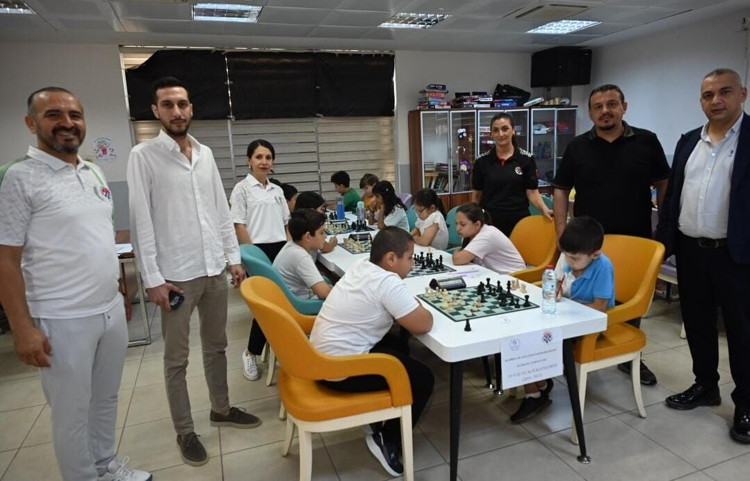 Kadirli’de Zafer Bayramı’na Özel Satranç Turnuvası Düzenlendi