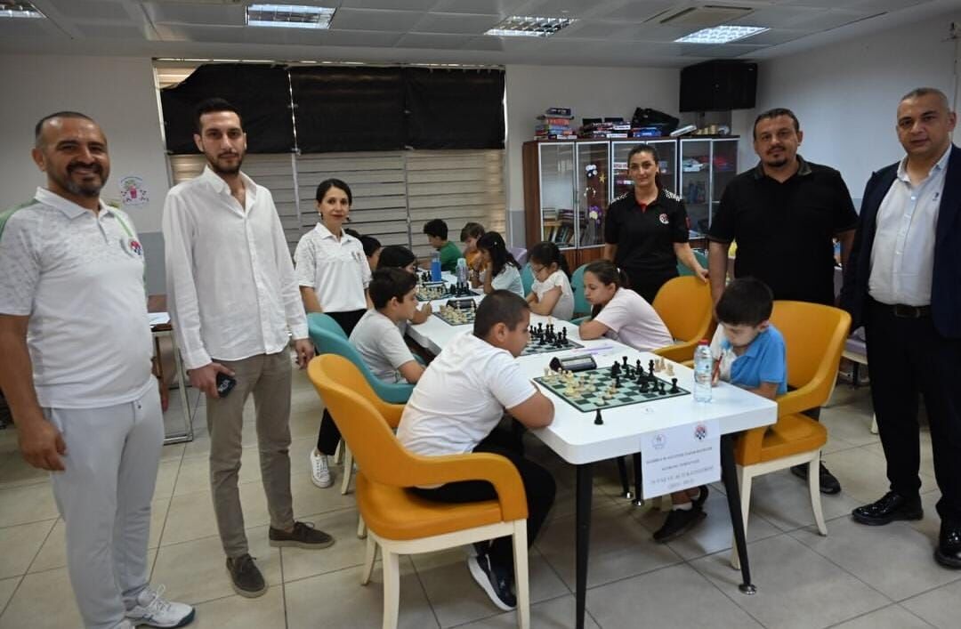 Kadirli’de 30 Ağustos Zafer Bayramı’na Özel Satranç Turnuvası Düzenlendi