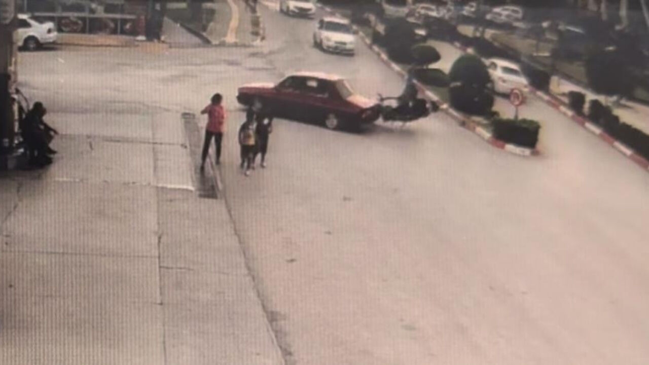 Kadirli’de Otomobil Ile Motosiklet Çarpıştı (1)-1