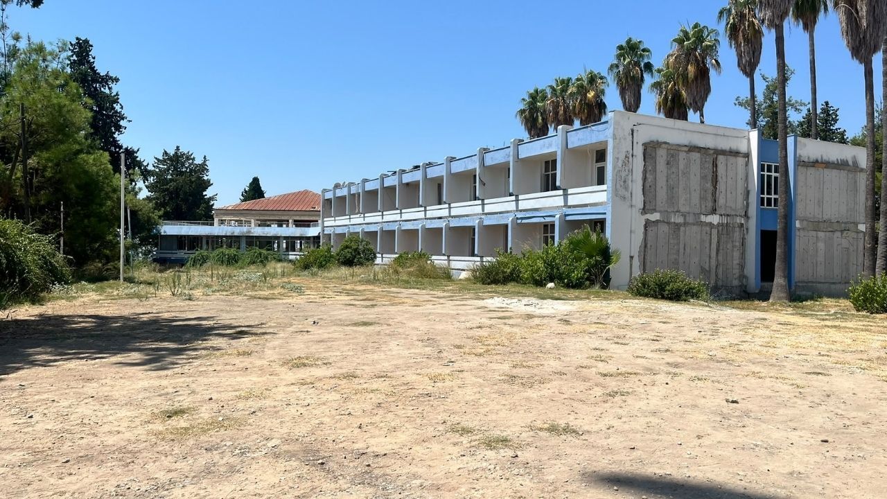 Kadirli’de Sülemiş Otel Bilmecesi! Tadilat Ne Zaman Bitecek, Tesis Kaderine mi Terk Edildi?