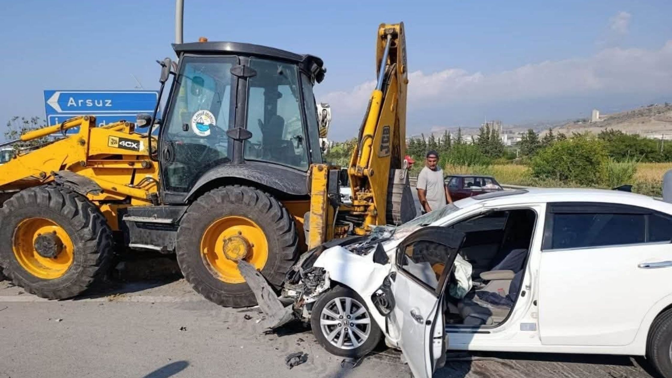 Kepçeyle Çarpışan Otomobildeki Yaralılar Nasıl Kurtarıldı (2)