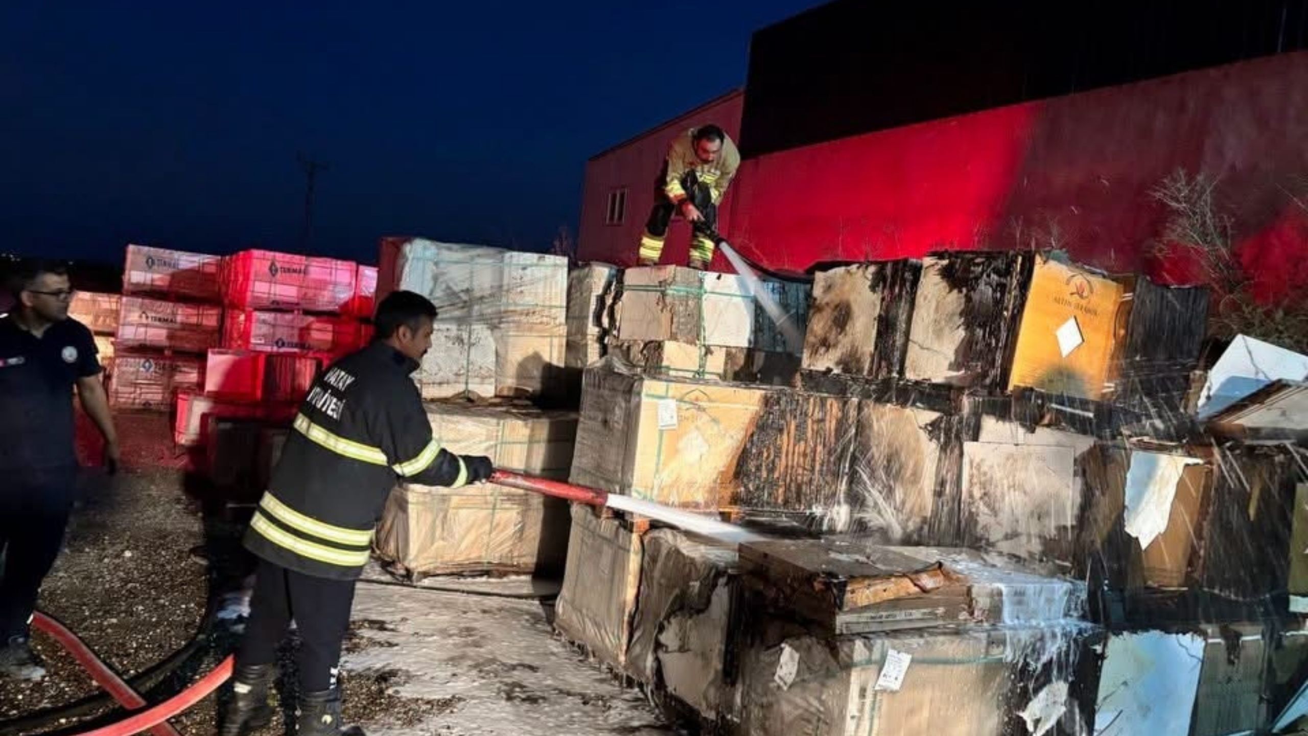 Kırıkhan'da Iş Yeri Yangını Nasıl Çıktı (2)