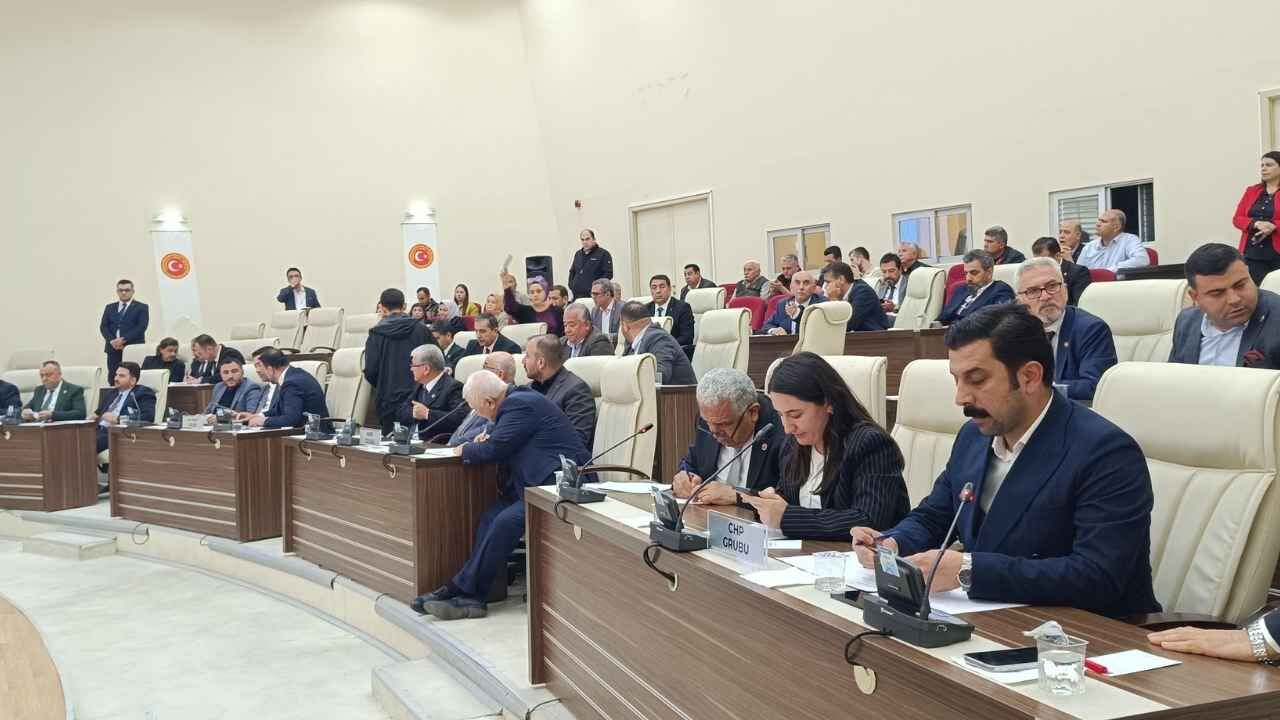 Meclis Seçimleri Iptal (4)