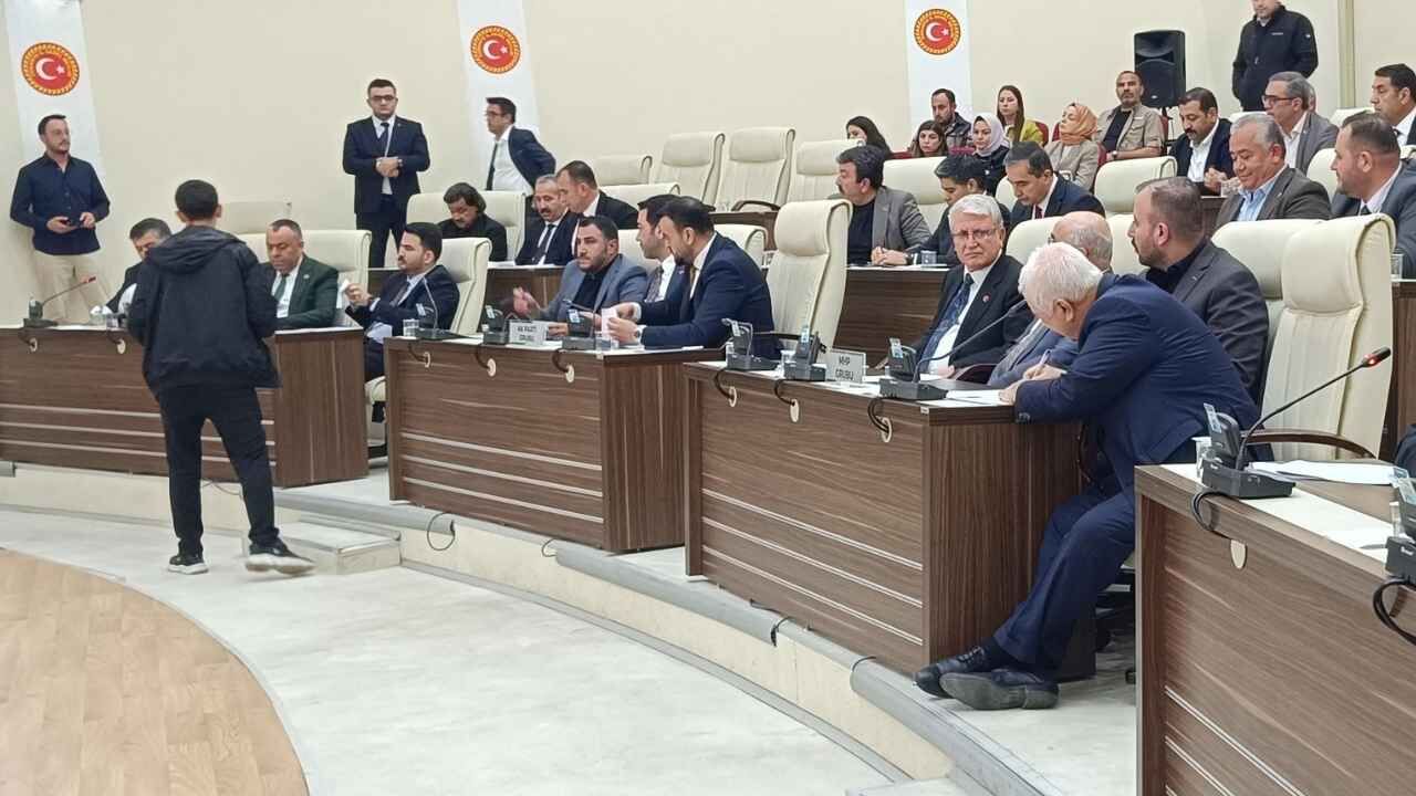 Meclis Seçimleri Iptal (7)