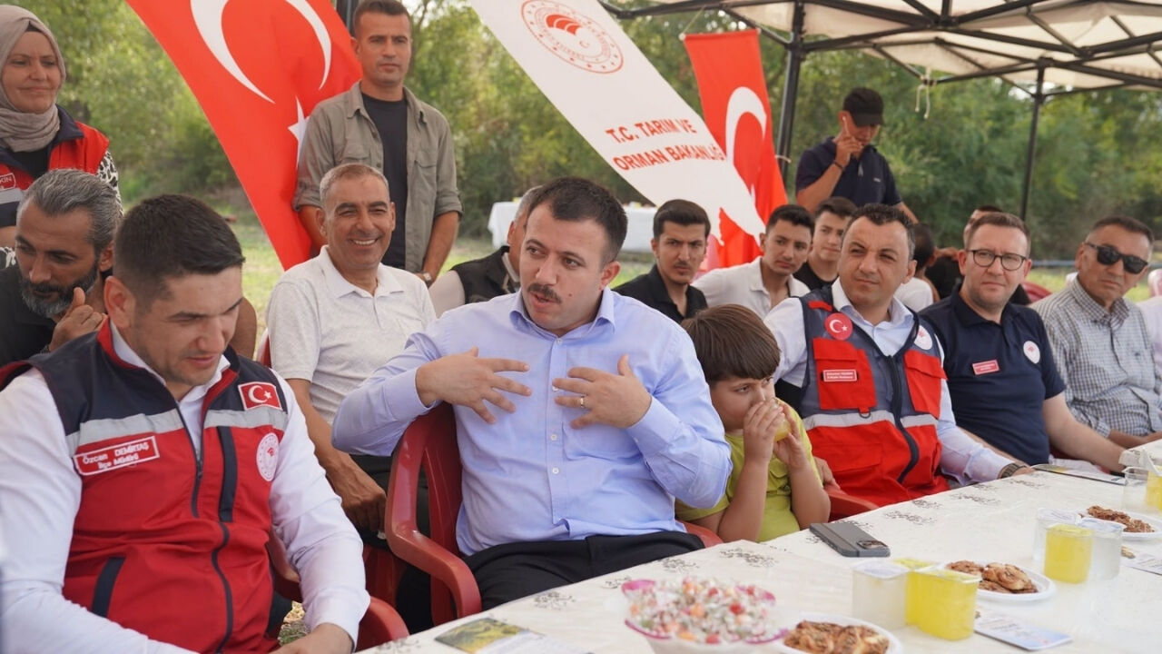 Osmaniye Düziçi’nde Örnek Ayçiçeği Projesi Meyvesini Verdi! (4)
