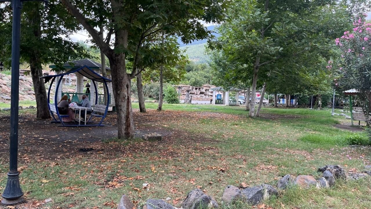 Osmaniye'de Tarihi Taş Köprü Manzaralı Mesire Alanına Yoğun İlgi-2
