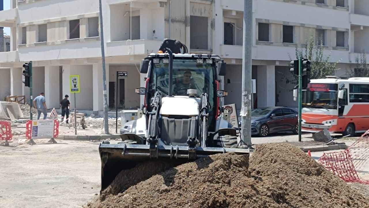 Osmaniye Şehir Merkezinde Kavurucu Sıcakta Yol Mesaisi (2)