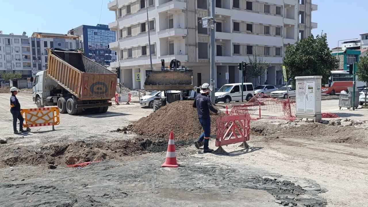 Osmaniye Şehir Merkezinde Kavurucu Sıcakta Yol Mesaisi (3)