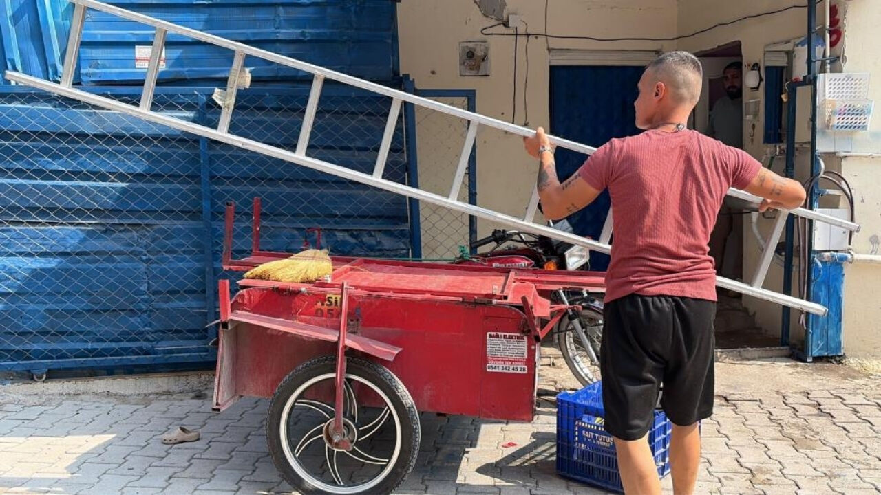 Osmaniye'de Boynundaki Merdivenle Motosiklet Kullanan Tesisatçı Konuştu Keyfimden Yapmadım
