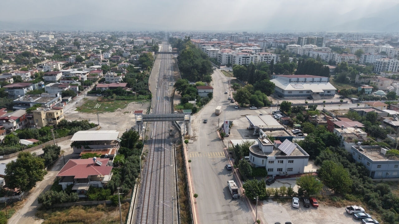 Osmaniye'de Kapatılan Yol Sonrası İki Mahalle İçin Harekete Geçildi (2)