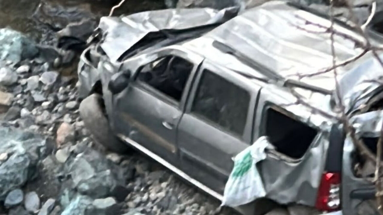 Osmaniye'de Otomobil Uçurumdan Dereye Yuvarlandı 1 Ölü, 1 Yaralı (2)