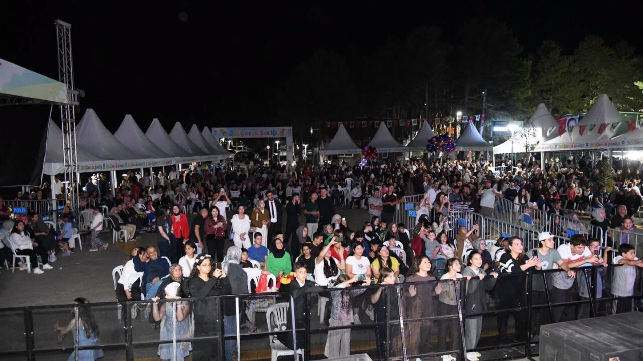 Osmaniye'de Şenlik Coşkusu Zirvede! İlyas Öztürk Zorkun'u Salladı! (2)
