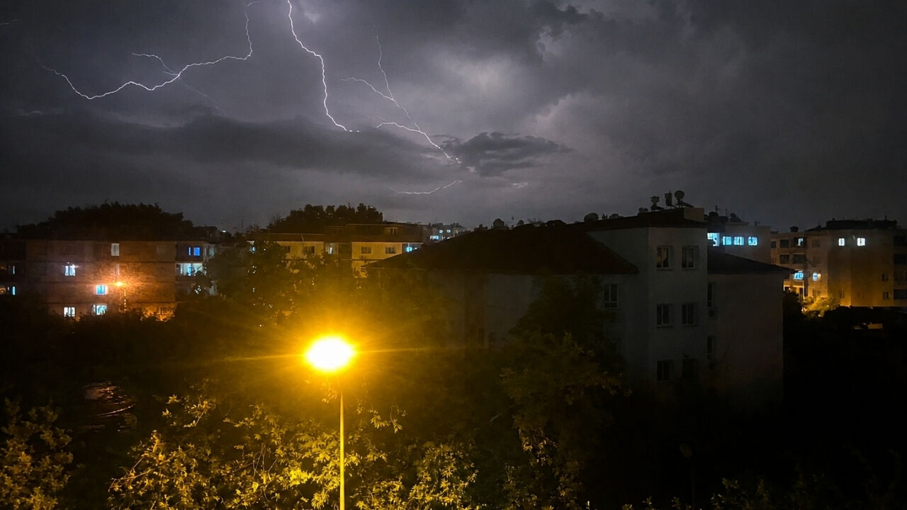 Meteoroloji saat verdi: Kuvvetli ve gök gürültülü sağanak geliyor! 8 gün boyunca etkili olacak: İşte yağış alarmı verilen iller