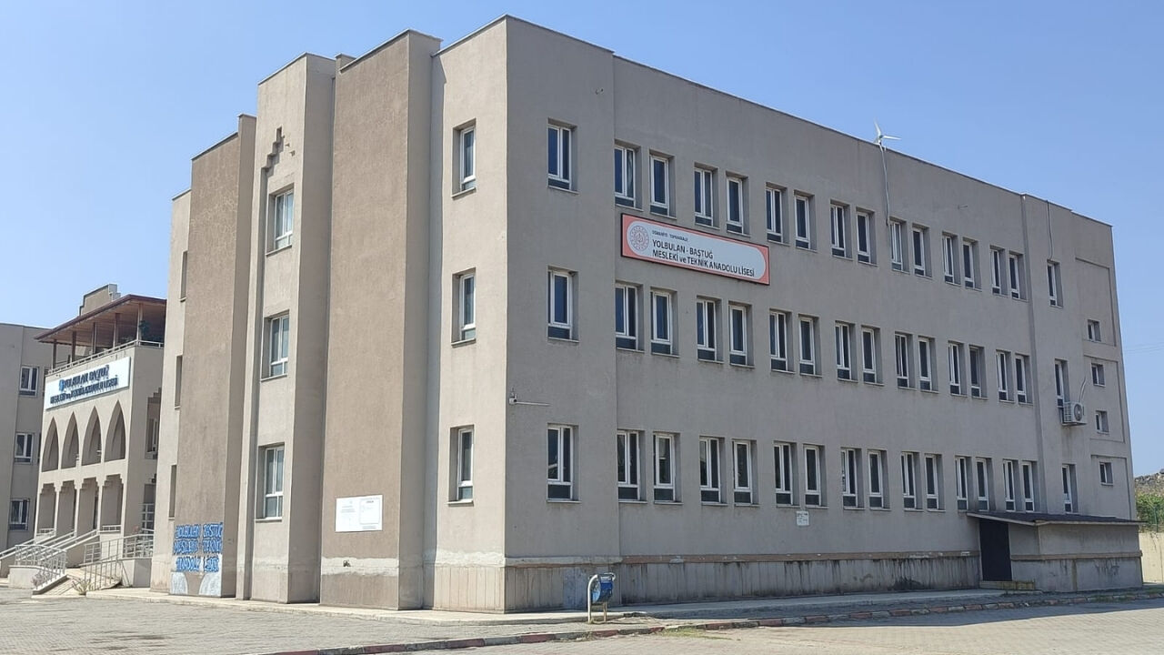 Osmaniye'deki Bu Lisede 1 Tane Bile Kız Öğrenci Yok! (2)